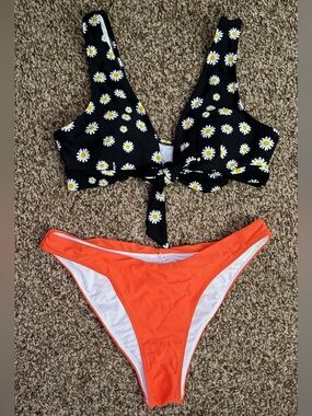 NWT Cupshe Daisy Print Tie-Front Bikini Top with Cheeky Bottoms